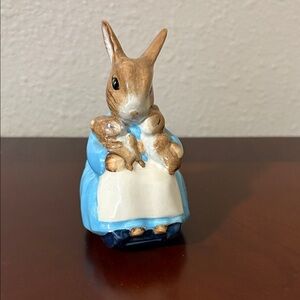 Beatrix Potter “Mrs. Rabbit and Bunnies” Figurine 1976